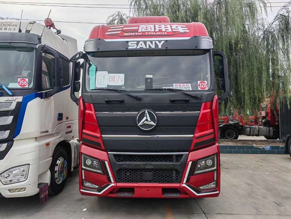 二手三一重卡565馬力牽引車