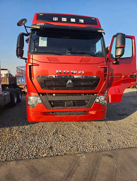 二手豪沃t7牽引車(chē)