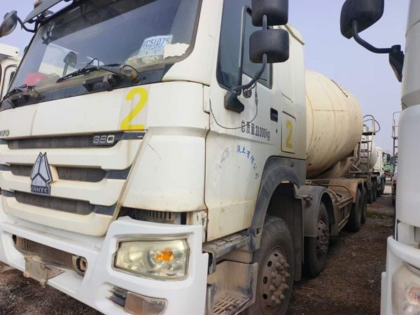二手豪沃混凝土攪拌車