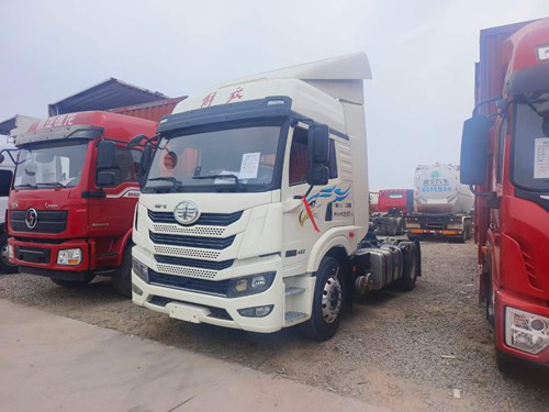 二手單驅(qū)牽引車價(jià)格