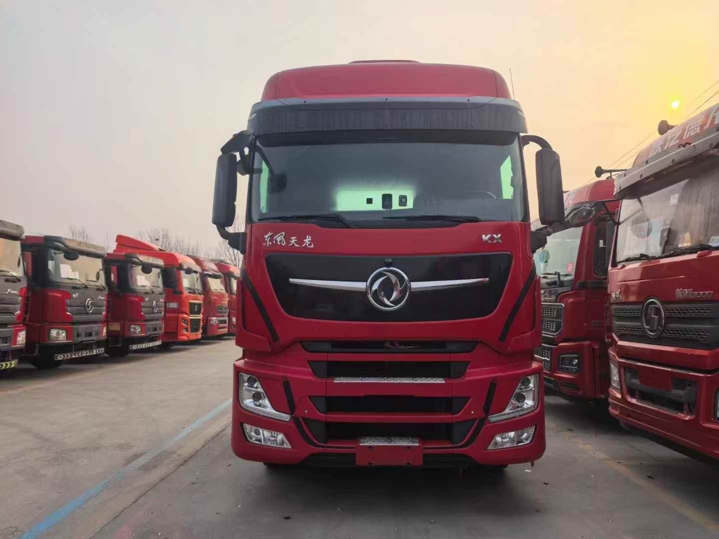 東風(fēng)天龍旗艦王者600馬力二手牽引車